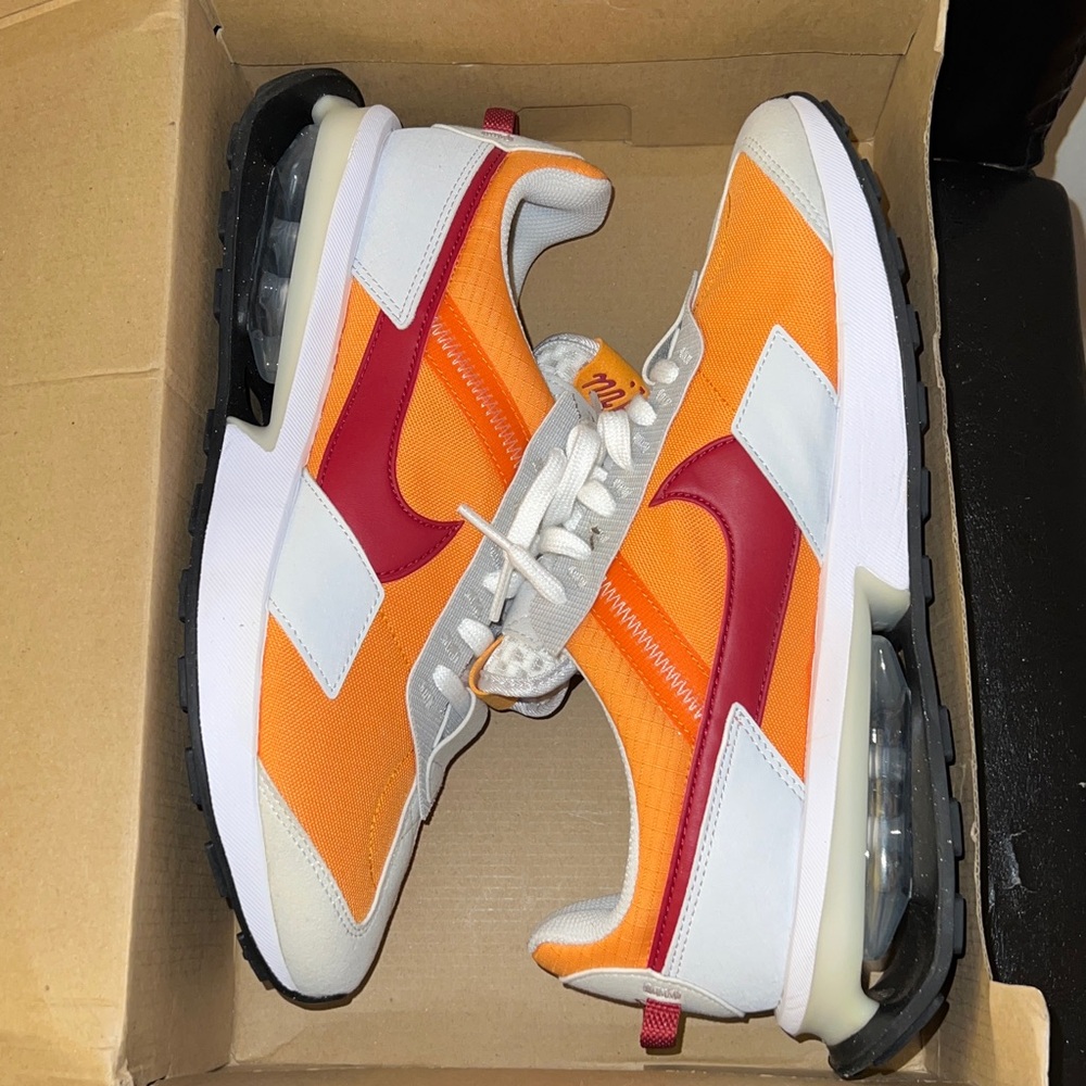 Nike Air Max Pre-Day in red and orange - Picture 2 of 6